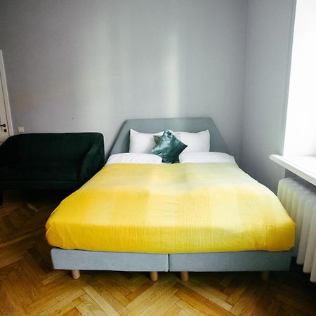 Greystone Suites & Apartments Рига Стая снимка