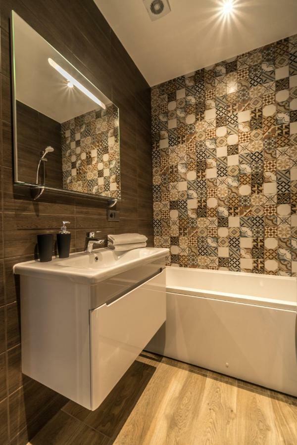 Greystone Suites & Apartments Рига Екстериор снимка