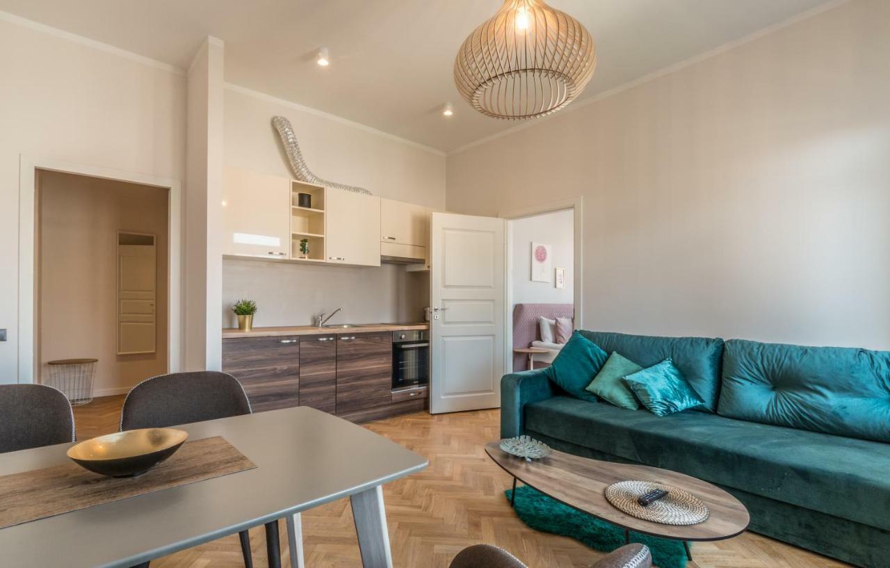 Greystone Suites & Apartments Рига Екстериор снимка