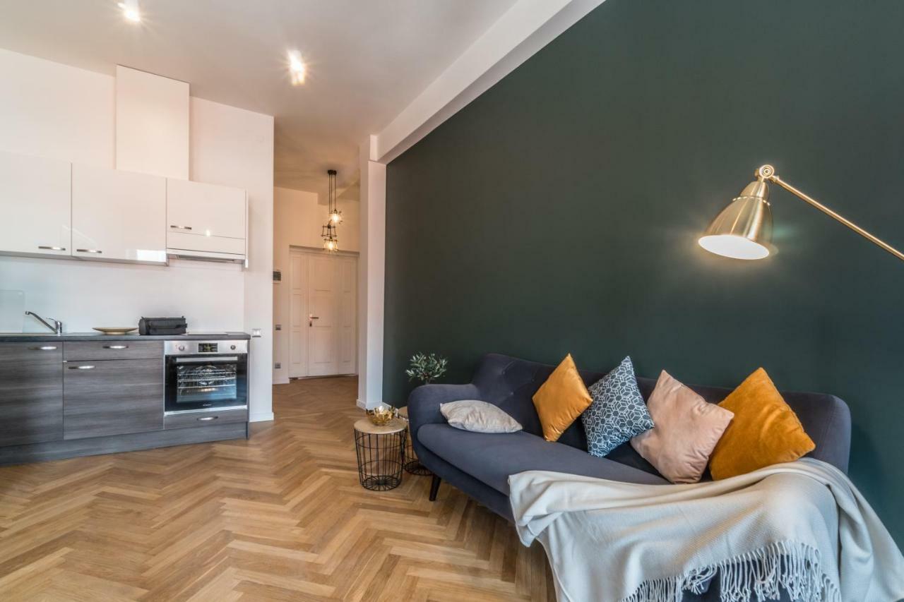 Greystone Suites & Apartments Рига Екстериор снимка