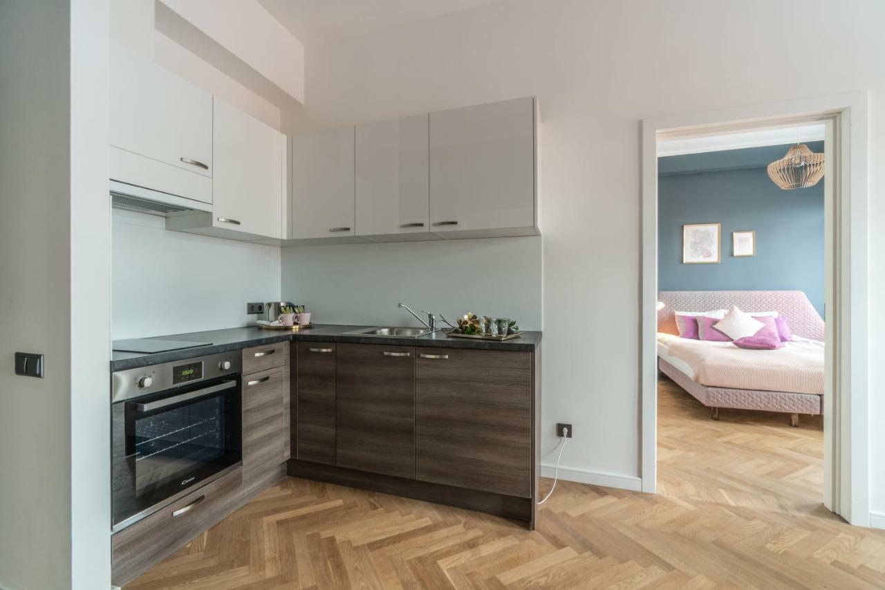 Greystone Suites & Apartments Рига Екстериор снимка